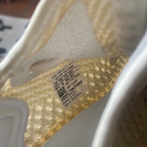 Yeezy Boost 350 by Adidas - Picture 7 of 8